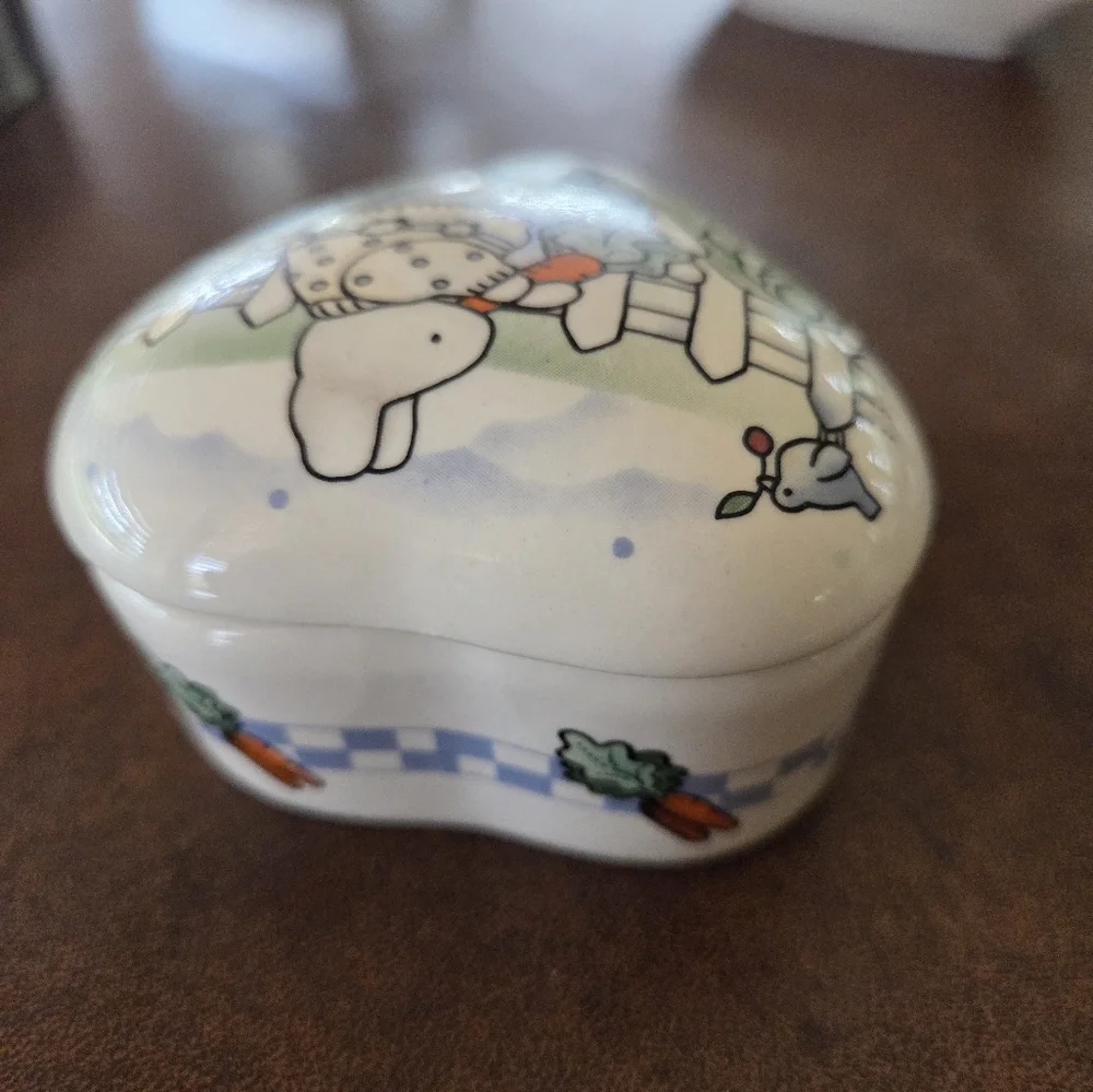 Daisy Kingdom Hunny Bunny Trinket Box 1990
